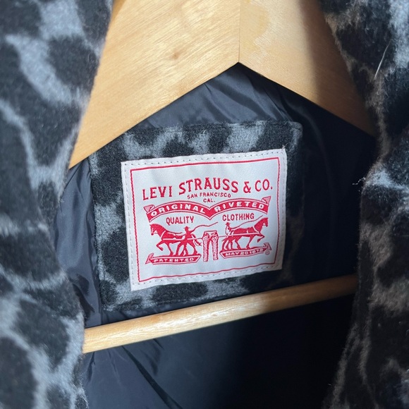 Levi’s cheetah print puffer,bomber jacket. Super warm. - Picture 3 of 4